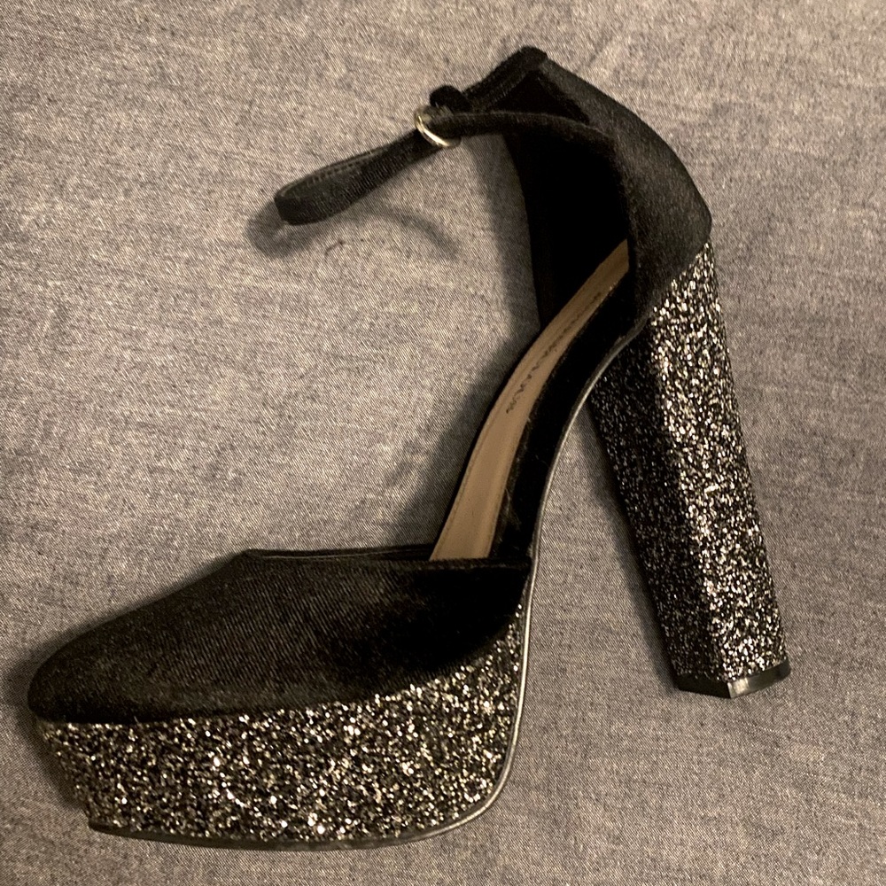 Black party pumps with black and silver/chrome heal size 7.5 formal shoes